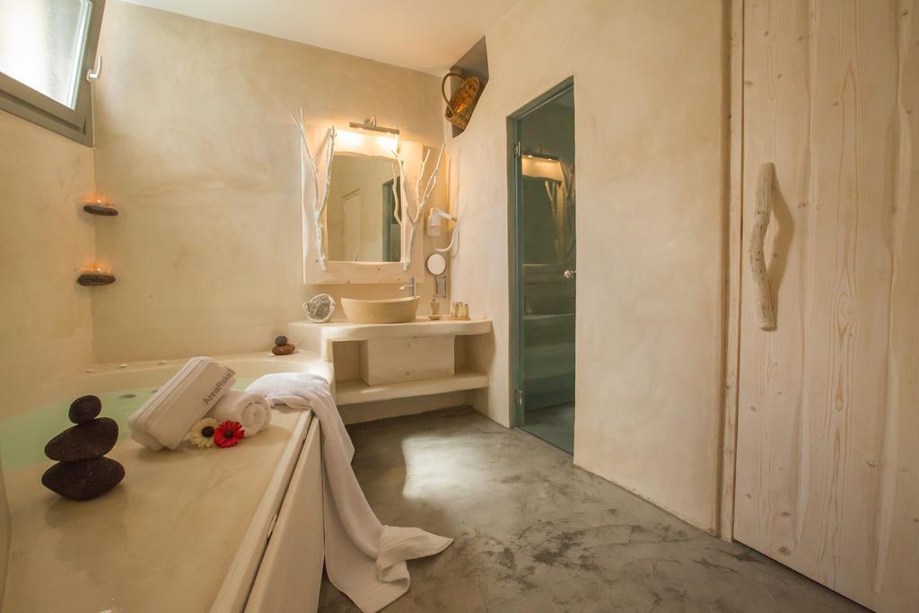Love Nest With Hot Tub, Hammam & Outdoor Cinema Akrotírion Eksteriør billede