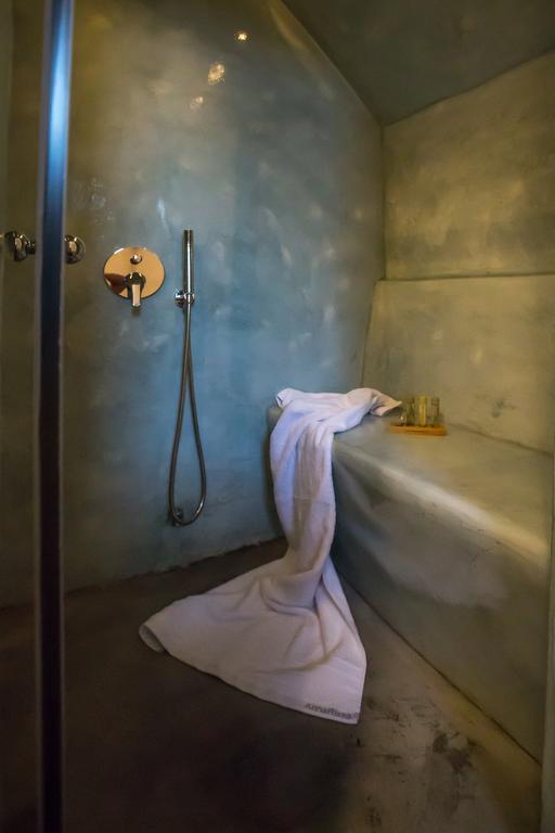 Love Nest With Hot Tub, Hammam & Outdoor Cinema Akrotírion Eksteriør billede
