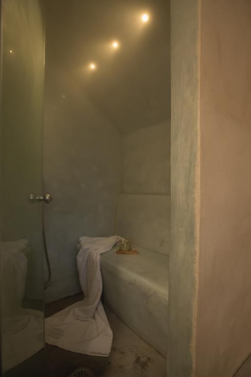 Love Nest With Hot Tub, Hammam & Outdoor Cinema Akrotírion Eksteriør billede